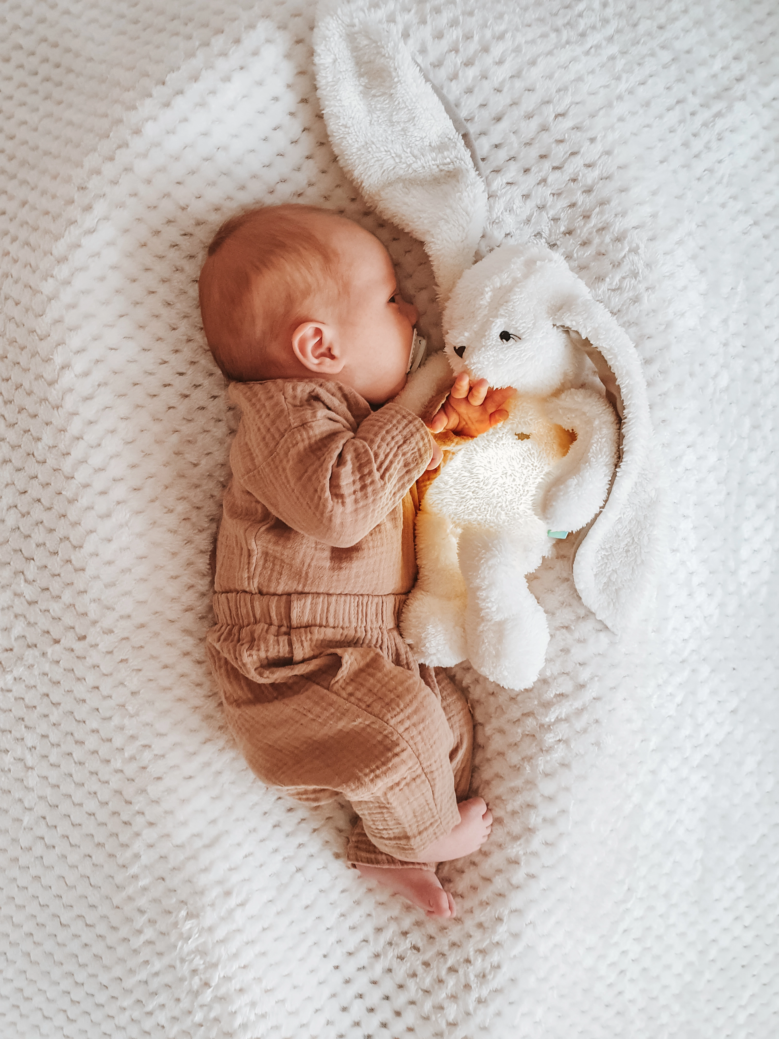 Lapin en peluche pour bébé fille avec bruit - le premier jouet pour bébé