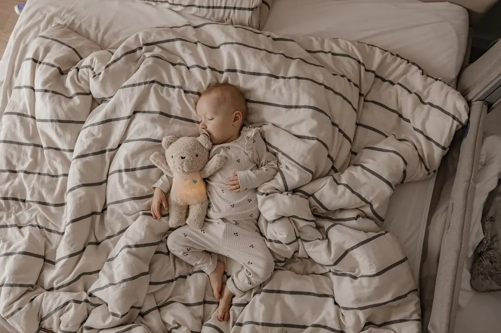 Coliques nocturnes : quelles en sont les causes et comment aider mon bébé à dormir profondément ?