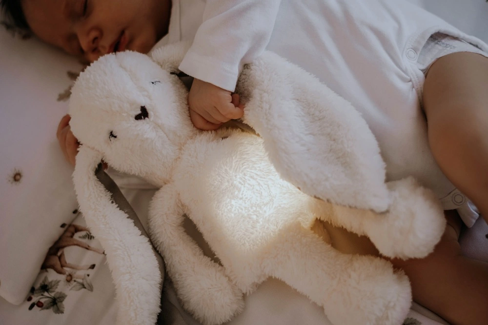 Comment le Doudou myHummy aide bébé à s’endormir